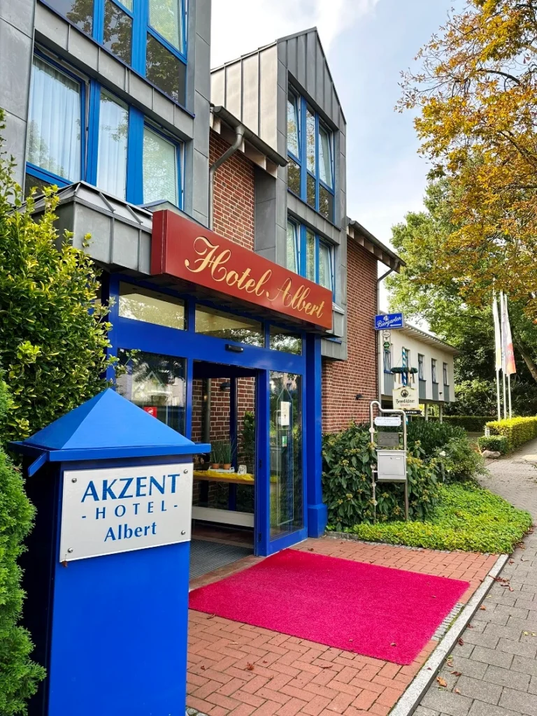 Hotels in Dorsten, Akzent Hotel Albert, Blick zu den Parkplätzen