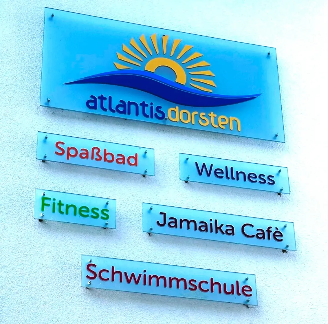 Wellness in Dorsten, Ein Ort der Entspannung: In der großzügigen Saunalandschaft des Atlantis Dorsten können Sie den Alltagsstress hinter sich lassen. Verschiedene Saunen, entspannende Massagen und ein idyllischer Saunagarten laden zum Verweilen und Wohlfühlen ein