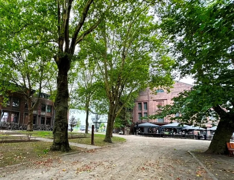 Das historische Gebäude der Galerie der Traumfänger in Dorsten, ein imposantes ehemaliges Trafohaus im CreativQuartier Fürst Leopold. Die Galerie bietet auf zwei Etagen Raum für wechselnde Kunstausstellungen und kulturelle Veranstaltungen